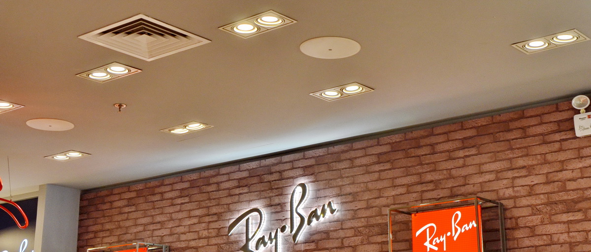 Ray?Ban 宏伊国际广场店——永乐国际F66 CIS 商用安装系统的经典应用